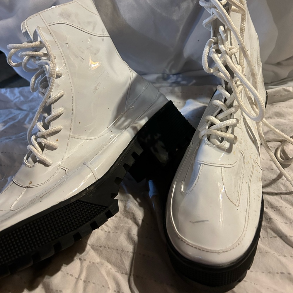 Platforms - Picture 2 of 2